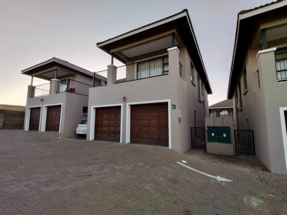 4 Bedroom Townhouse for sale in Shellyvale