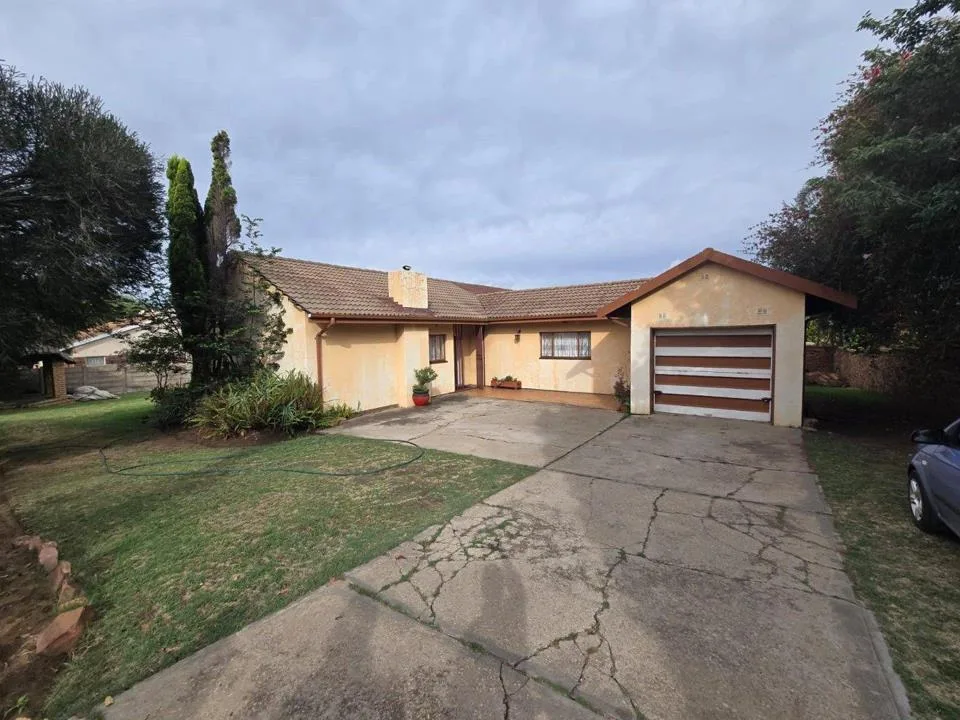 3 Bedroom House for sale in Die Heuwel Ext 4