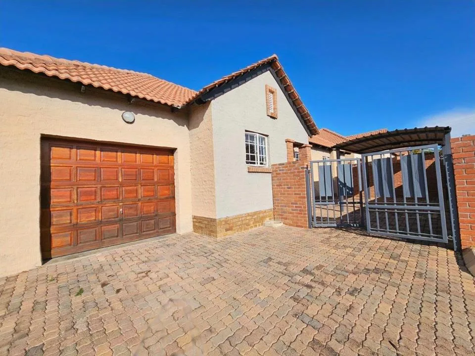 3 Bedroom Townhouse to rent in North View Estate