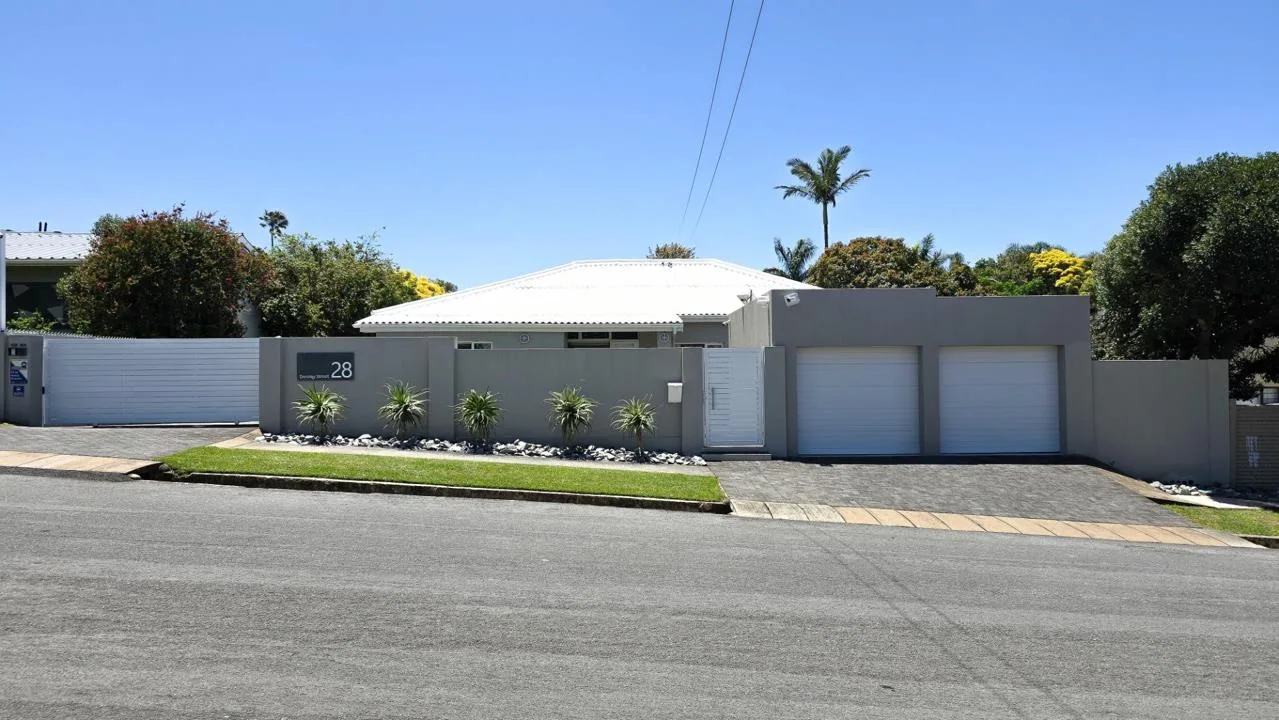 4 Bedroom House for sale in Nahoon