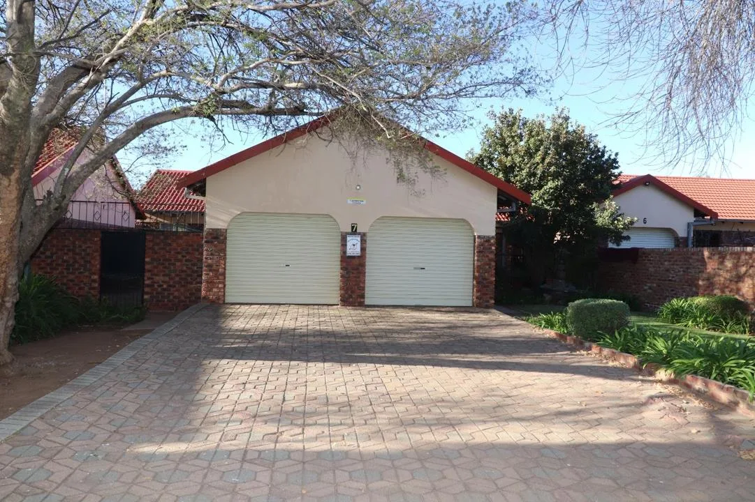 3 Bedroom Townhouse to rent in Meiringspark