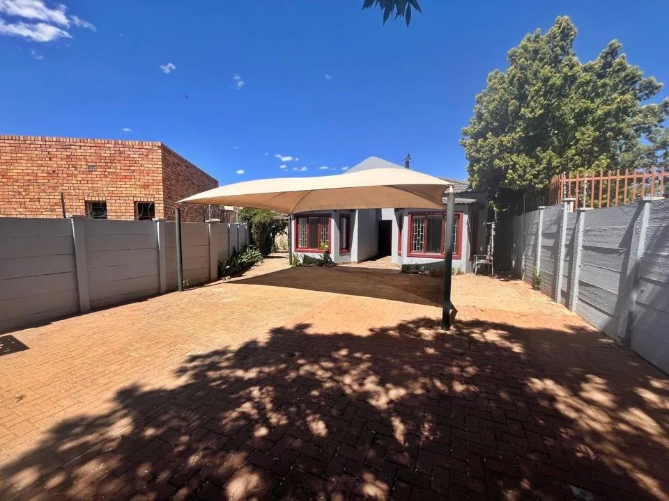 4 Bedroom House to rent in Universitas