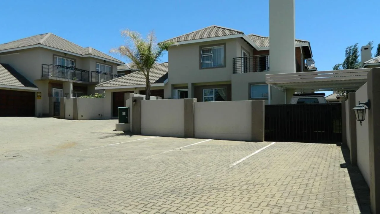 4 Bedroom Townhouse for sale in Shellyvale