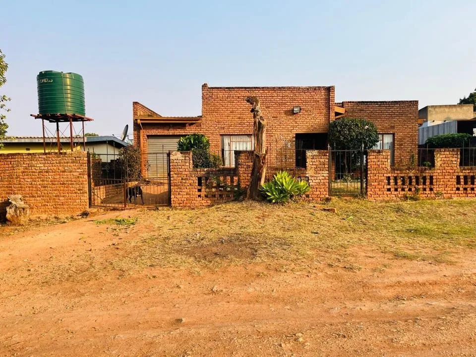 4 Bedroom House for sale in Vleifontein