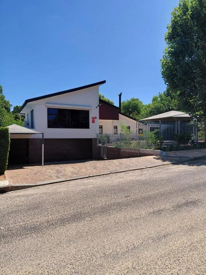 4 Bedroom House to rent in Onder Papegaaiberg
