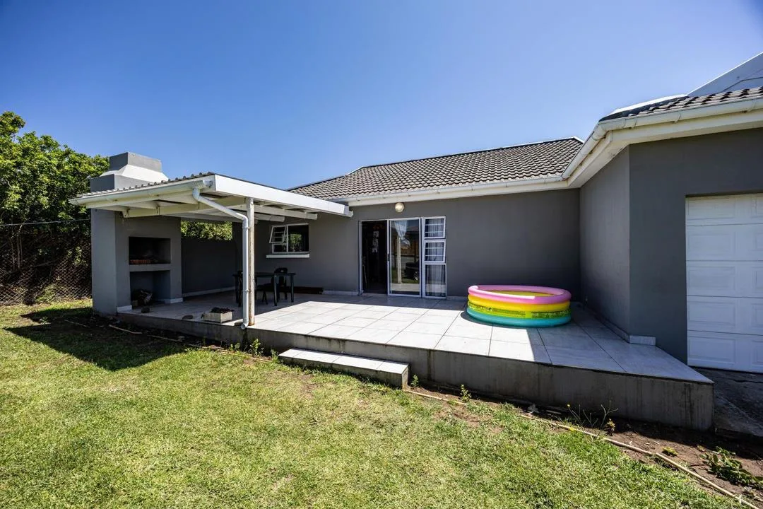 3 Bedroom House for sale in Kidds Beach