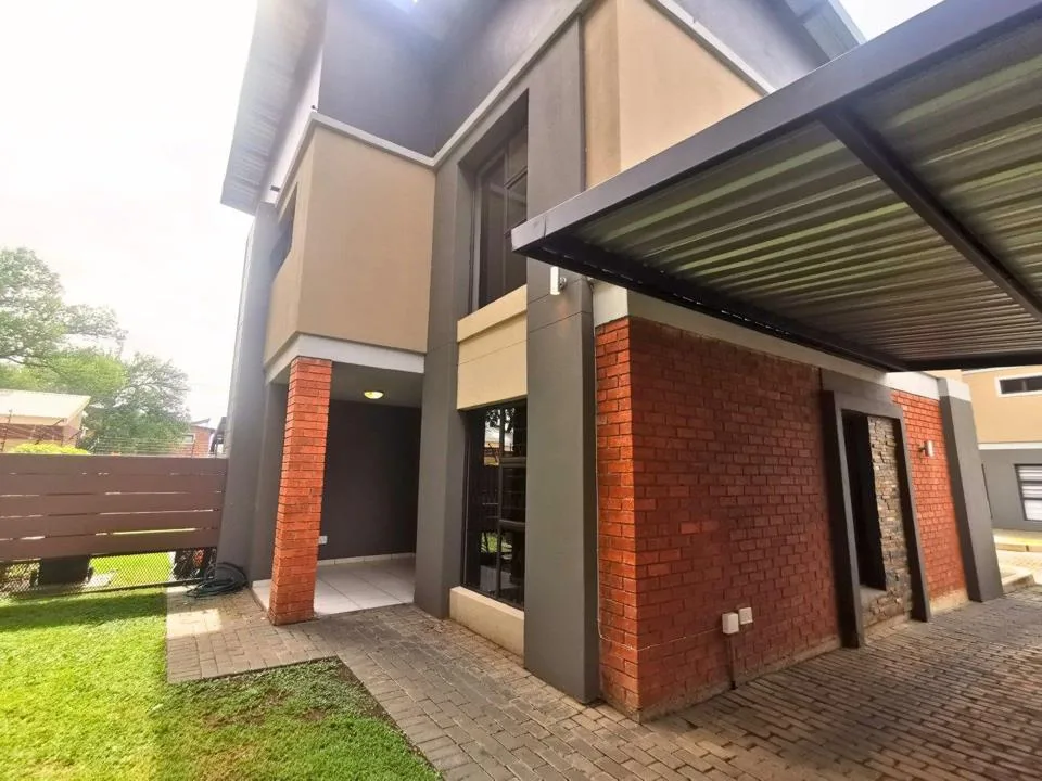 2 Bedroom Townhouse to rent in Die Bult