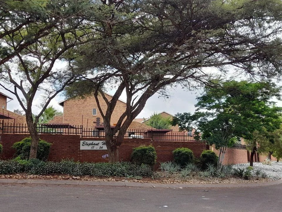 2 Bedroom Townhouse to rent in Die Hoewes