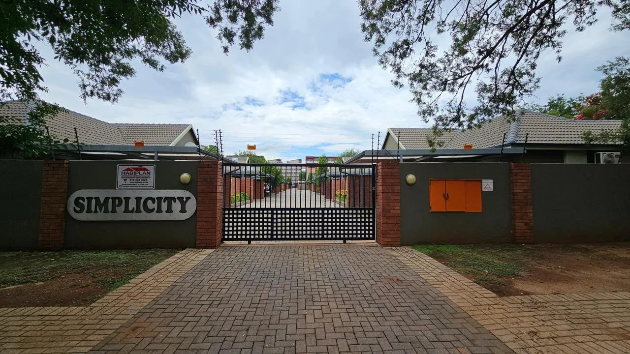 2 Bedroom Townhouse to rent in Die Bult
