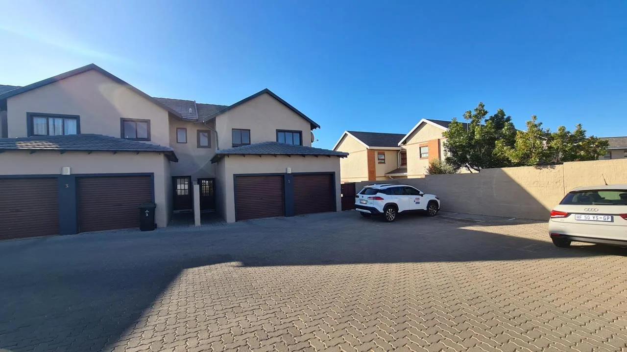 3 Bedroom Townhouse to rent in Country View Estate
