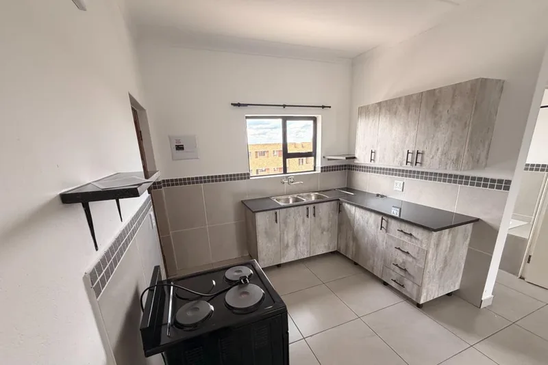 2 Bedroom Apartment / flat to rent in Robertsham