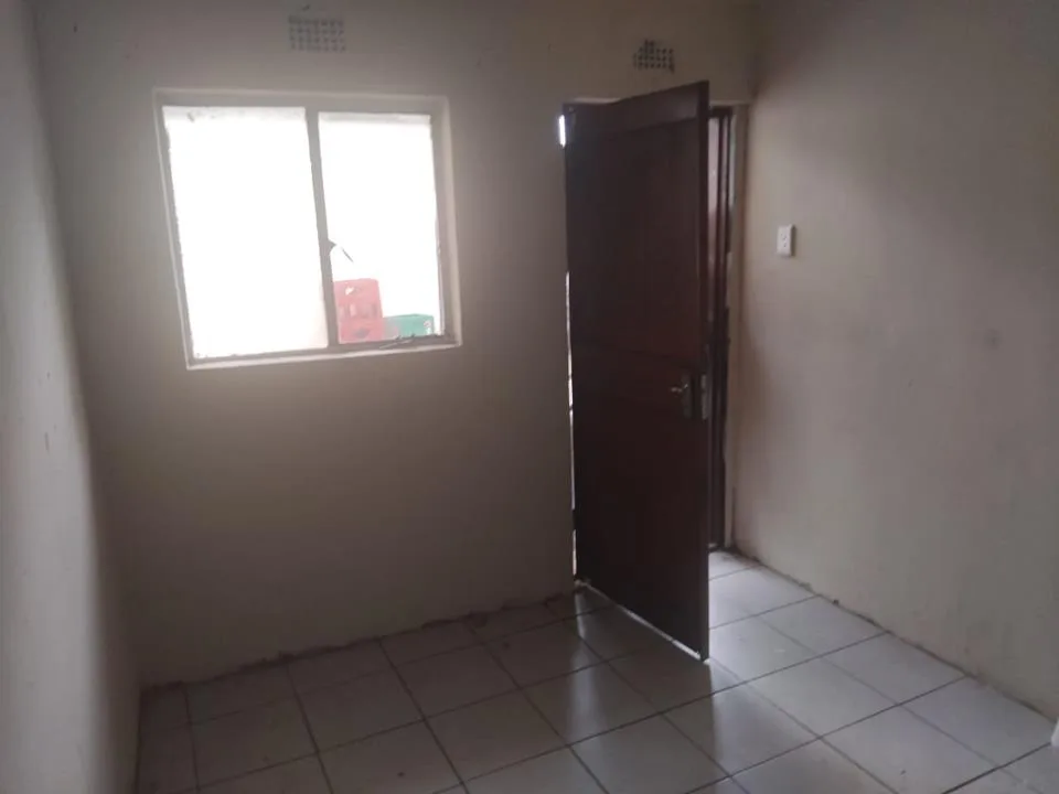 0.5 Bedroom Apartment / flat to rent in Yeoville