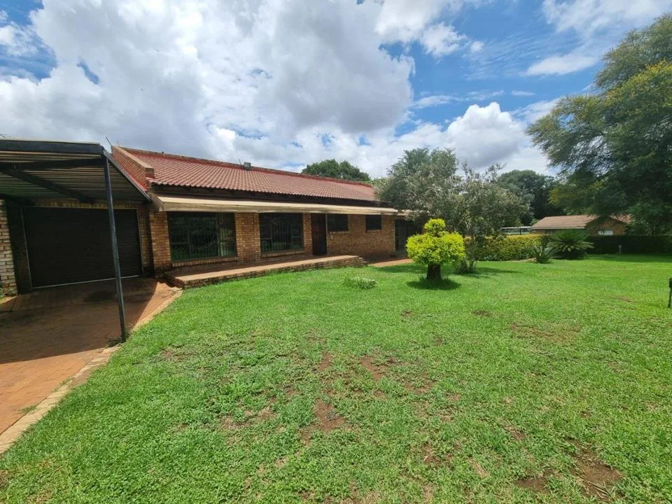 2 Bedroom Apartment / flat to rent in Raslouw AH
