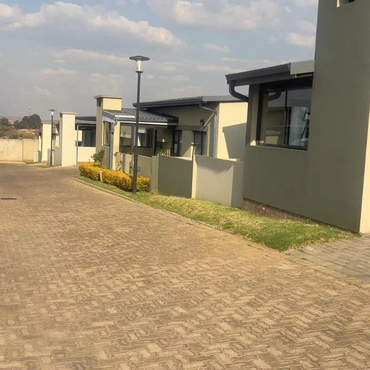 3 Bedroom Townhouse to rent in Ben Fleur