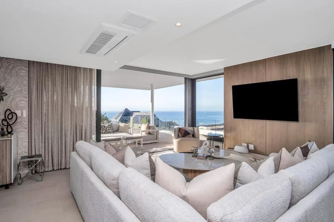 4 Bedroom Apartment / flat to rent in Fresnaye