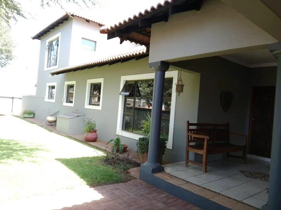 4 Bedroom House for sale in Kuruman