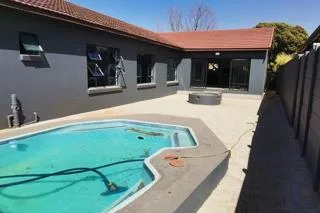 4 Bedroom House for sale in Dennesig