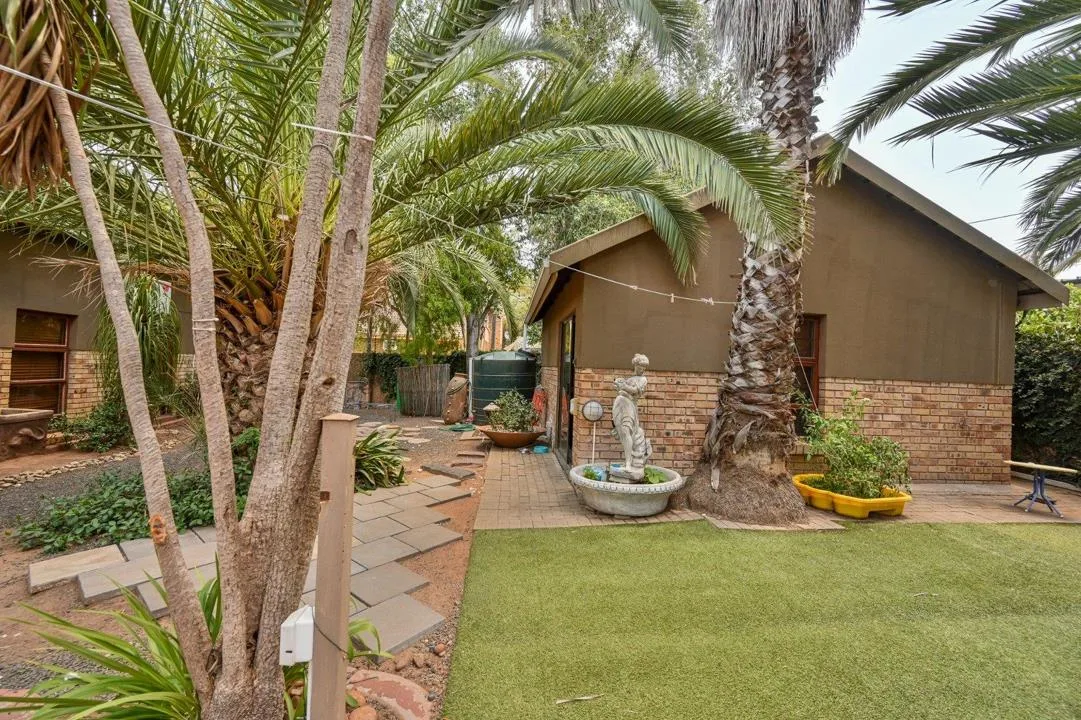 4 Bedroom House for sale in Baysvalley