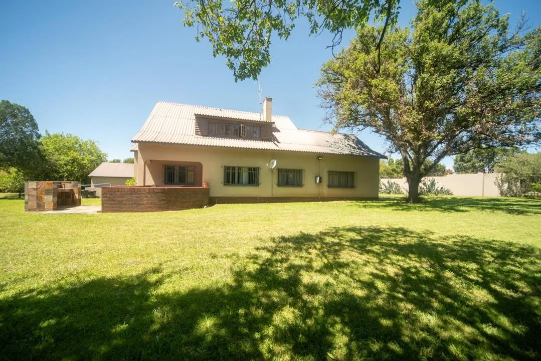 8 Bedroom House for sale in Standerton Central