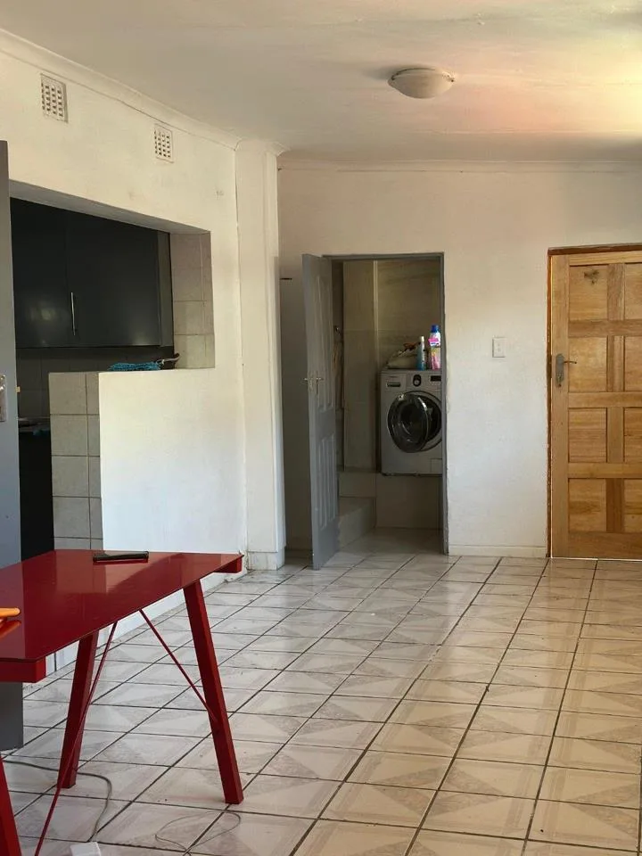 2 Bedroom House to rent in Kensington