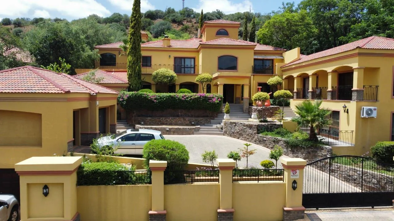7 Bedroom House for sale in Waverley