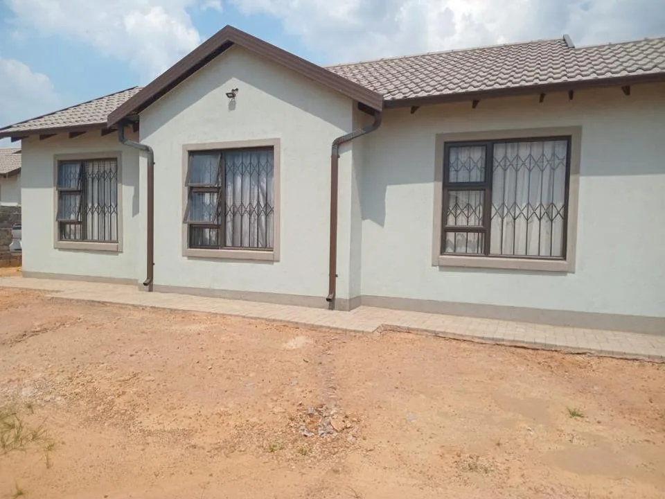 3 Bedroom House for sale in Klarinet