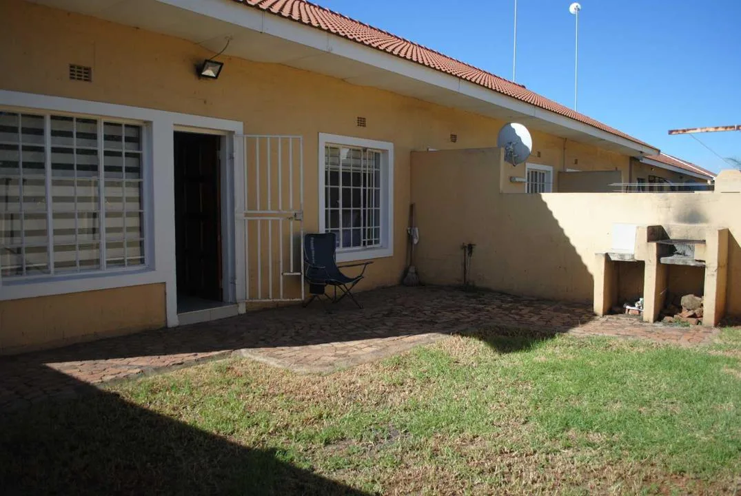 2 Bedroom Townhouse to rent in Kookrus