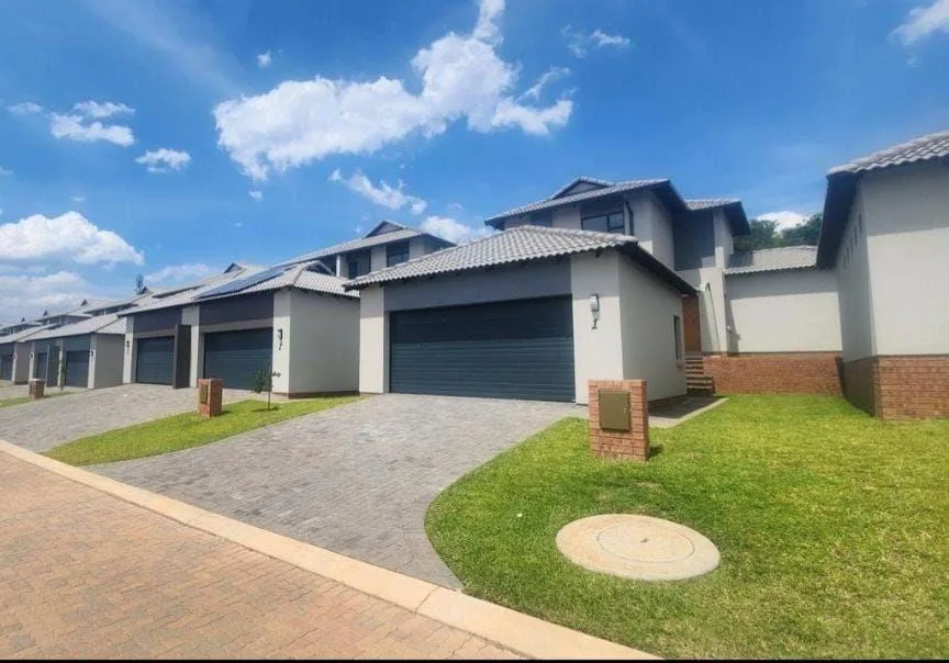 3 Bedroom House for sale in Stonehenge Ext 1