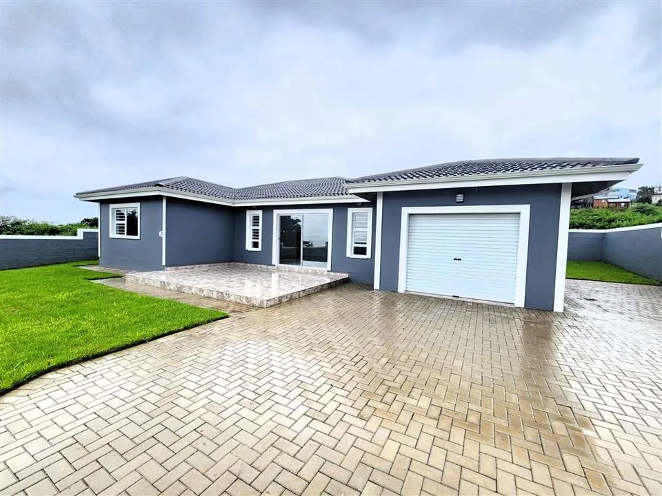 3 Bedroom House for sale in Cintsa East