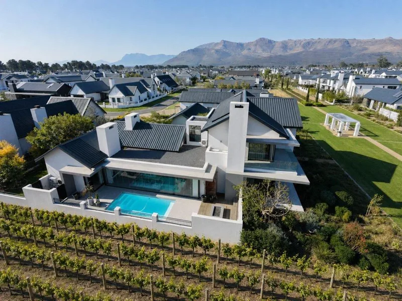 4 Bedroom House for sale in Val de Vie Estate