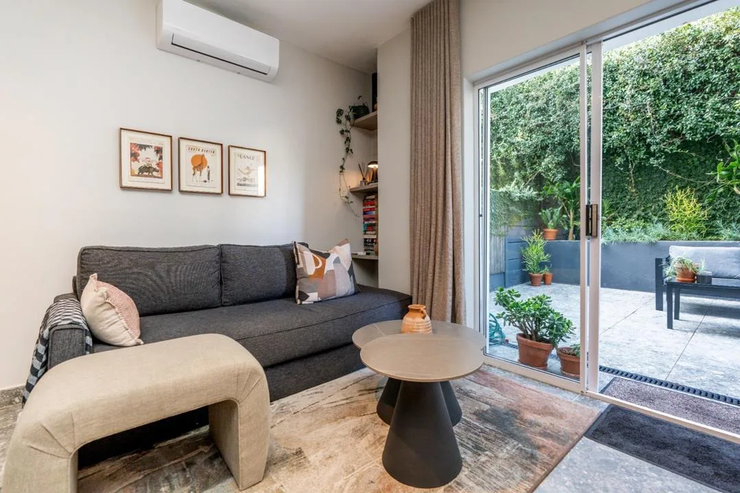 0.5 Bedroom Apartment / flat to rent in Sea Point