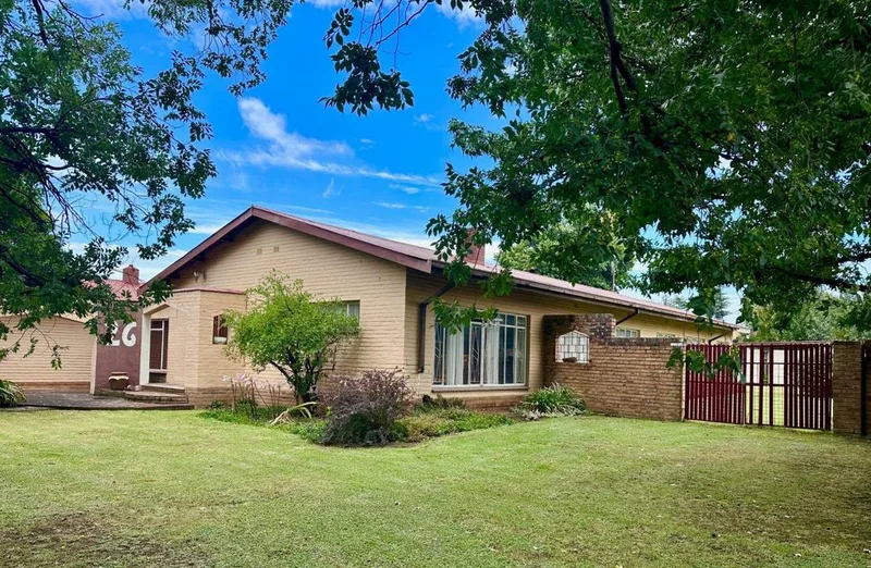 4 Bedroom House for sale in Panorama