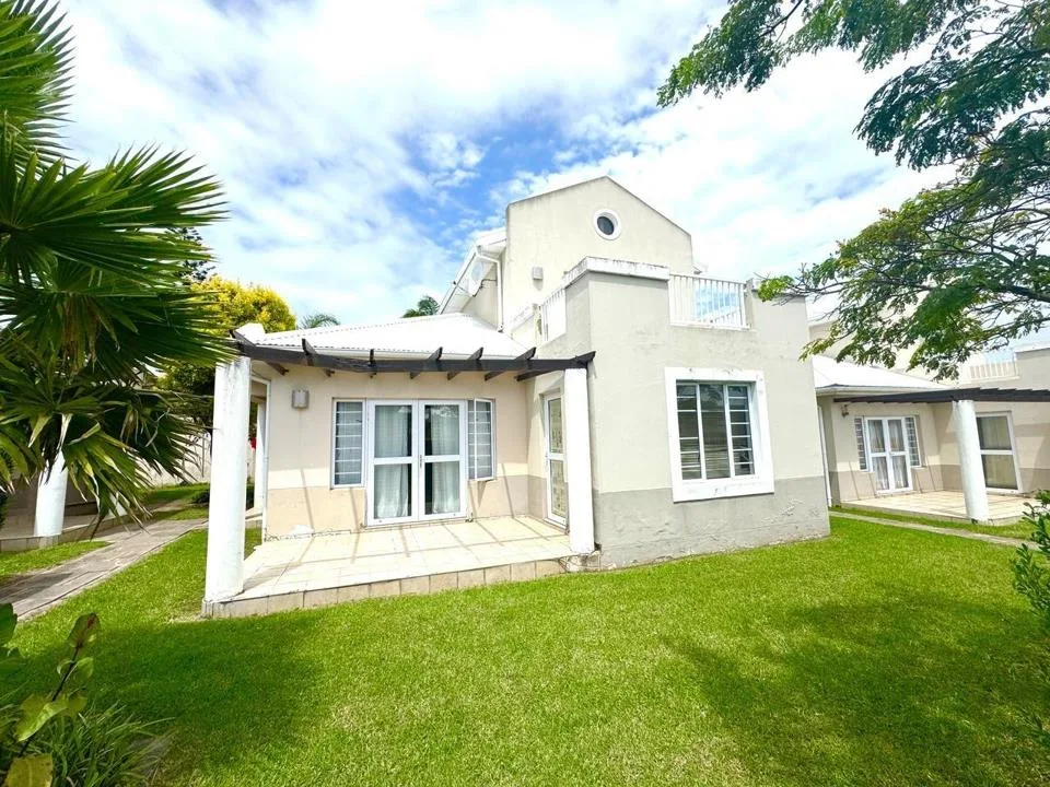 3 Bedroom Townhouse for sale in Beacon Bay