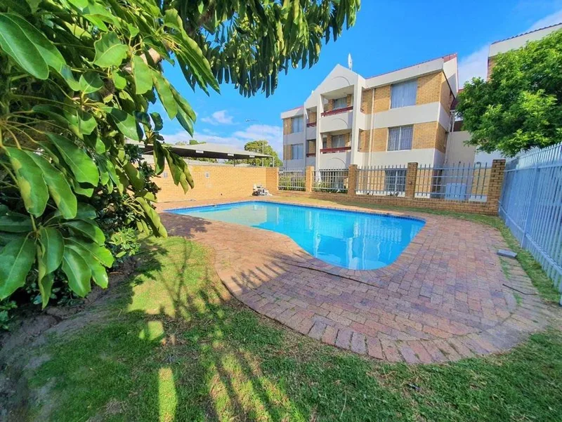 3 Bedroom Apartment / flat to rent in Churchill Estate