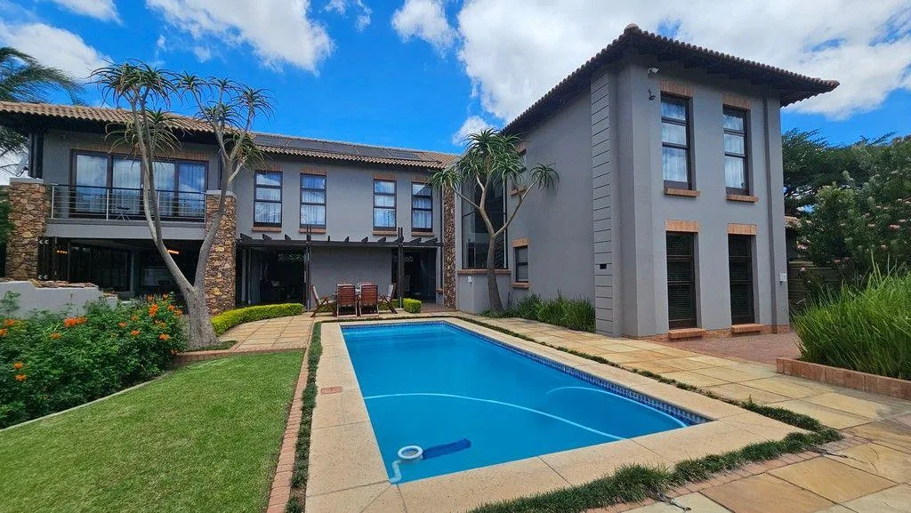 4 Bedroom House for sale in Bankenveld Golf Estate