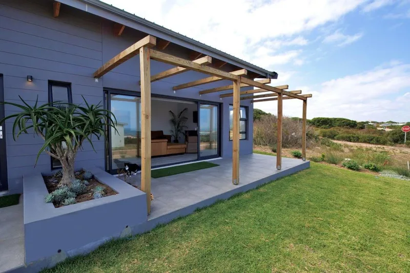 4 Bedroom House for sale in Stilbaai Wes