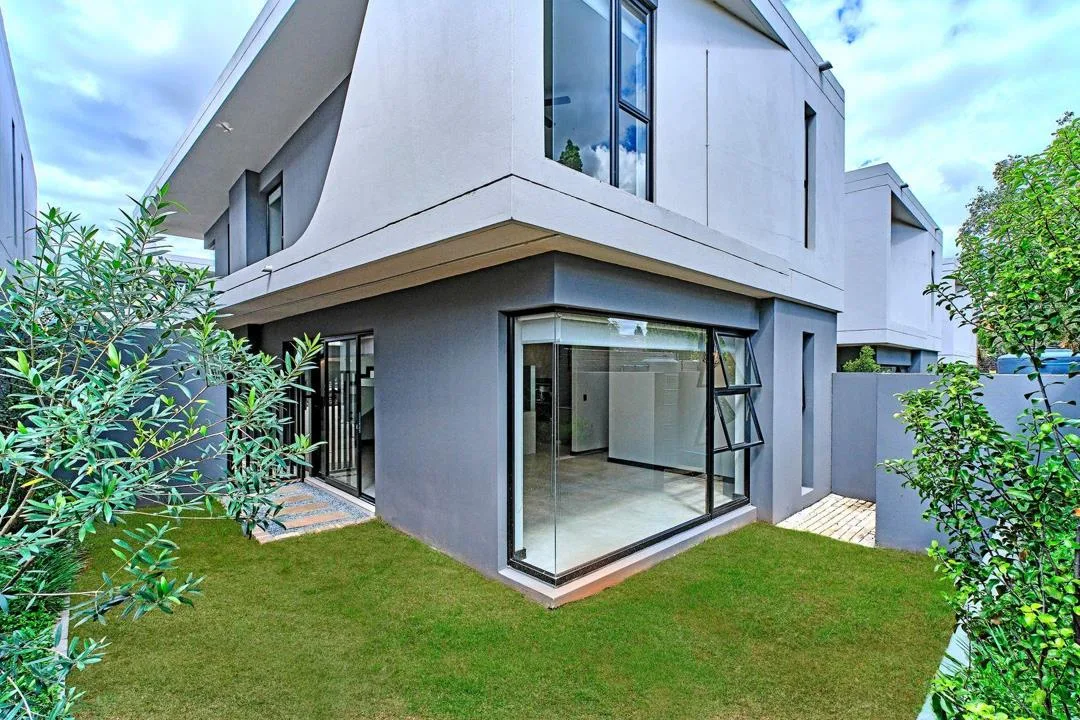 3 Bedroom Townhouse to rent in Bryanston