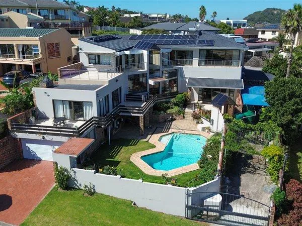 5 Bedroom House for sale in Blue Bend