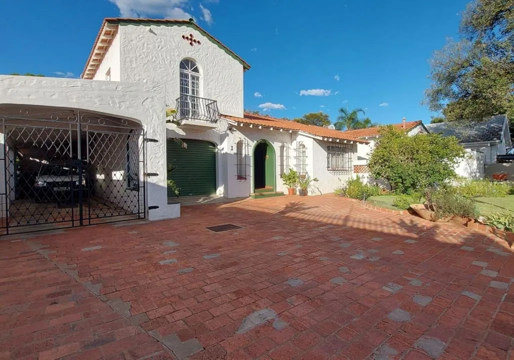 4 Bedroom House for sale in Monument Heights