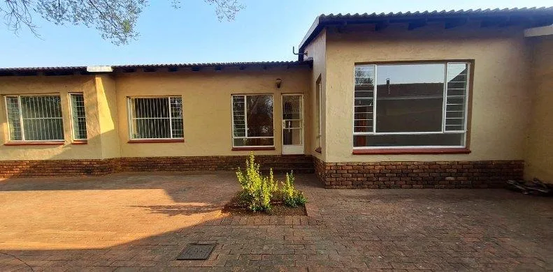 3 Bedroom Townhouse to rent in Eldoraigne
