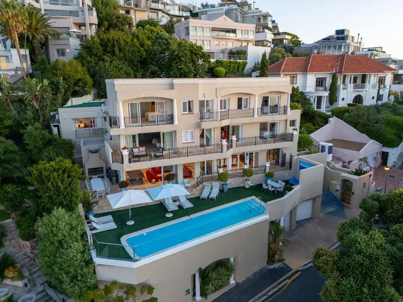 6 Bedroom House to rent in Bantry Bay