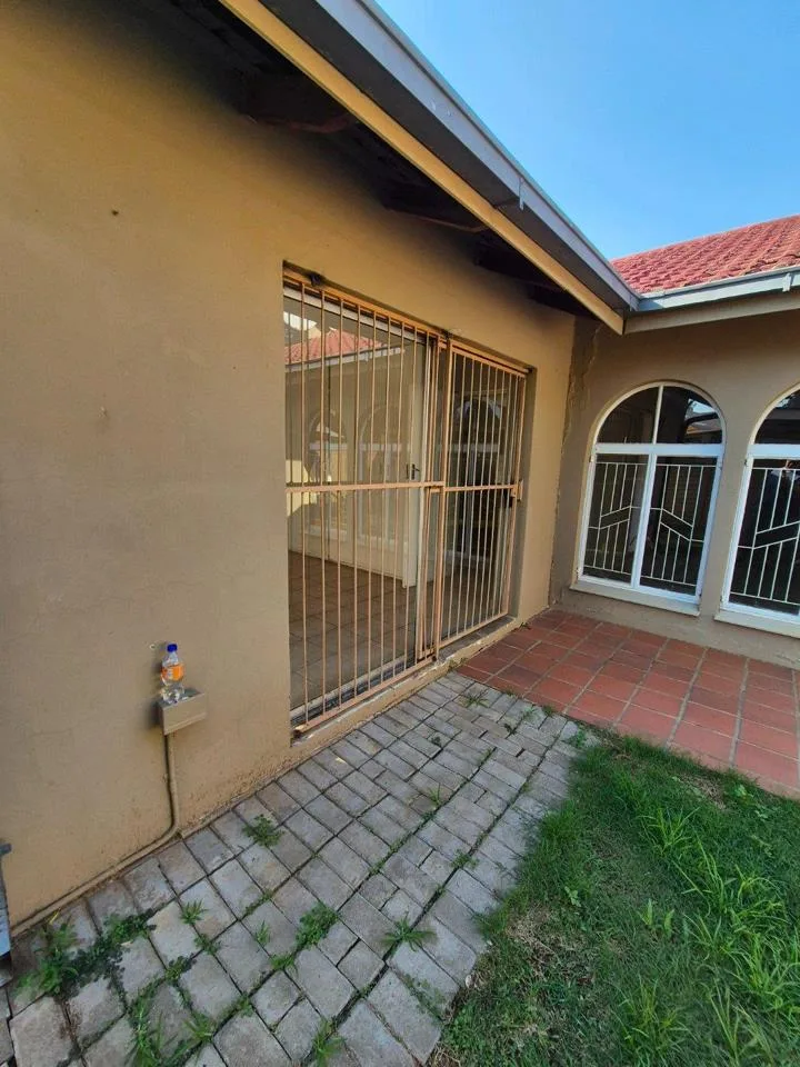 1 Bedroom House to rent in Universitas