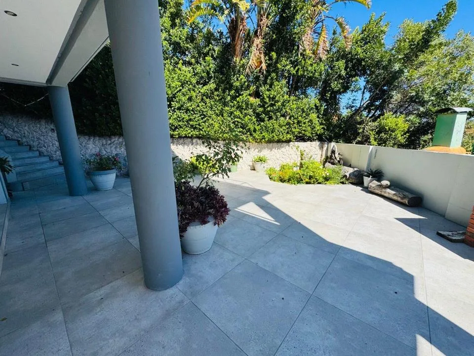 3 Bedroom Apartment / flat to rent in Camps Bay