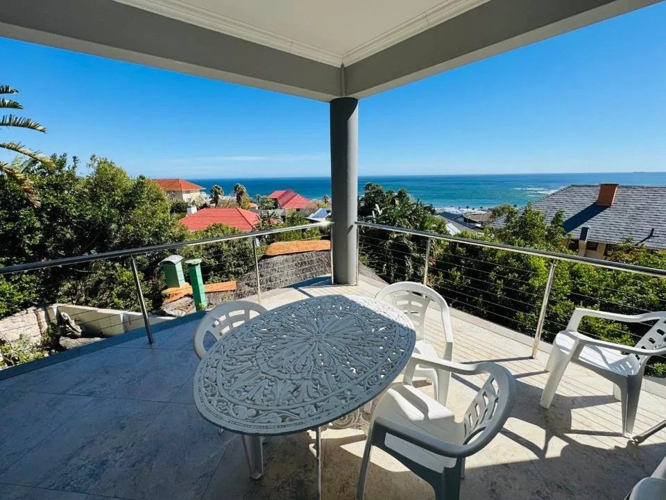 2 Bedroom House to rent in Camps Bay