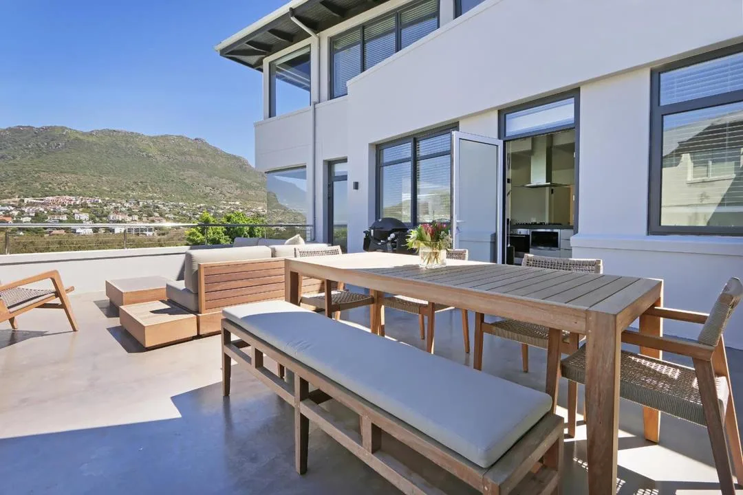 2 Bedroom Apartment / flat to rent in Hout Bay Central