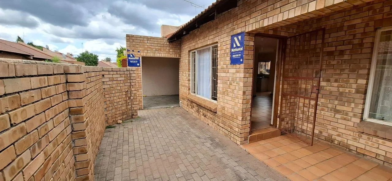 3 Bedroom Townhouse for sale in Penina Park