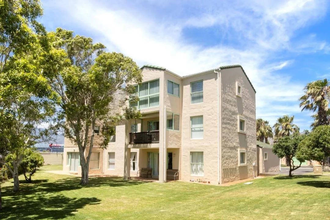 3 Bedroom Apartment / flat to rent in Greenways Golf Estate