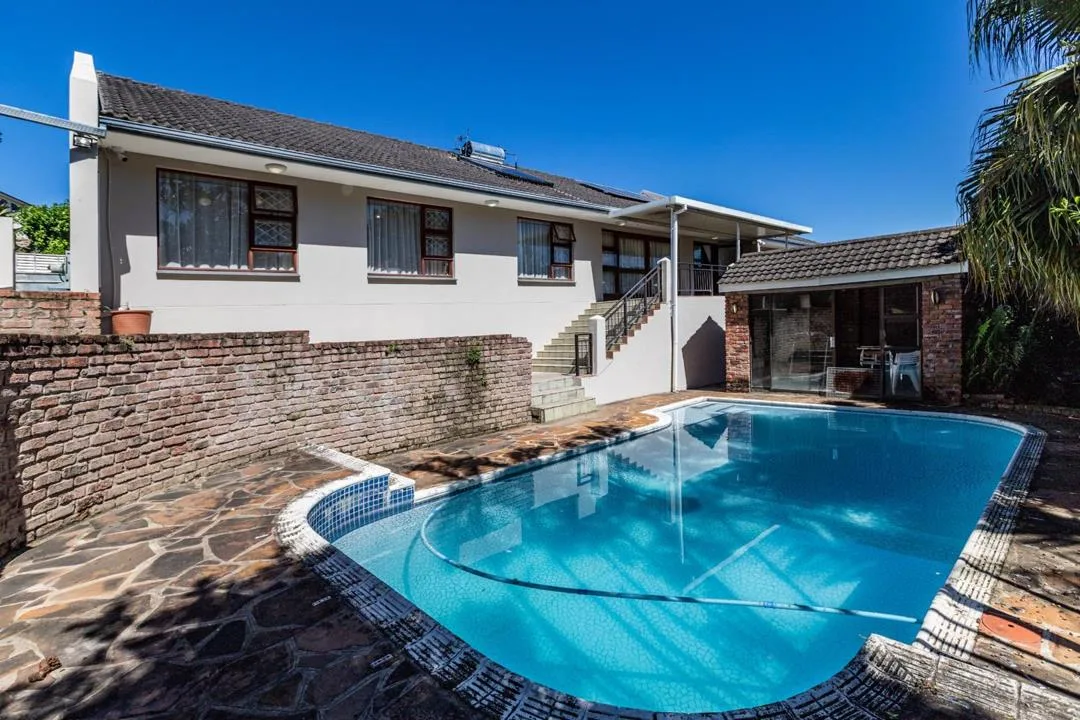 4 Bedroom House for sale in Beacon Bay
