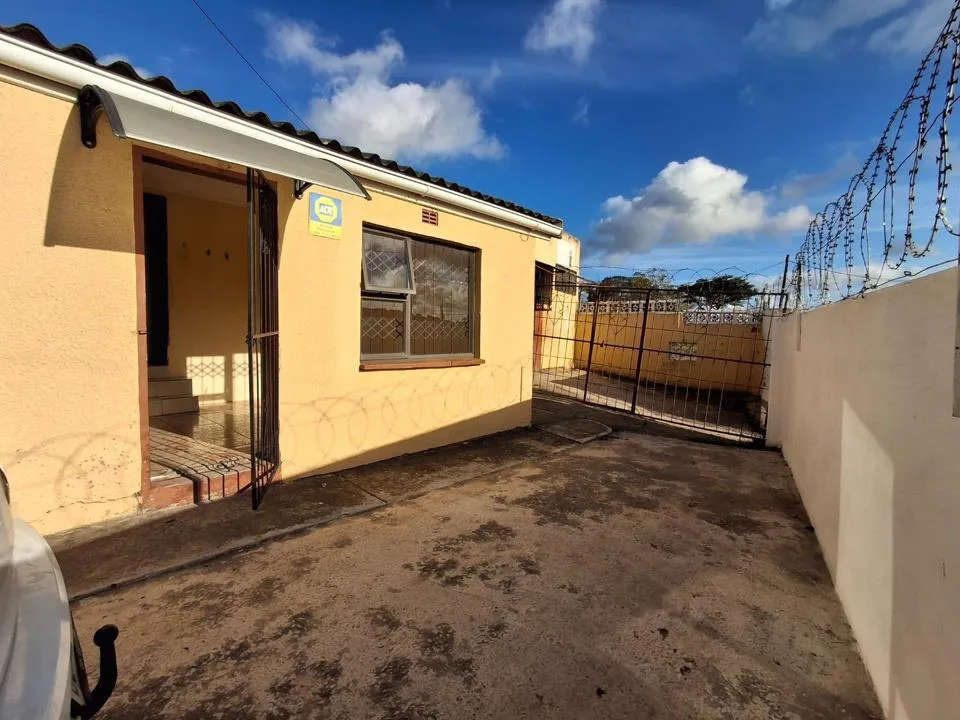 2 Bedroom House to rent in Mdantsane Nu 9