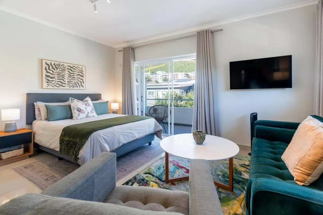 0.5 Bedroom Apartment / flat to rent in Sea Point